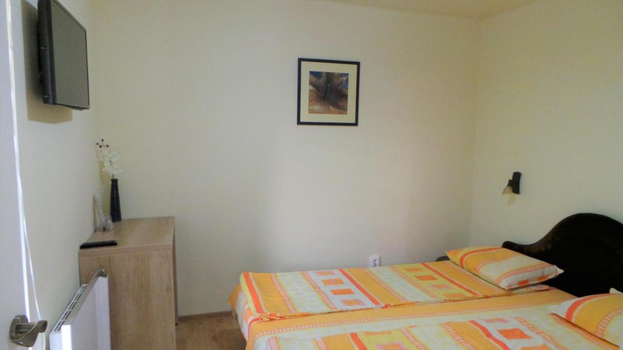 Rozalia Apartman Дьюла Экстерьер фото