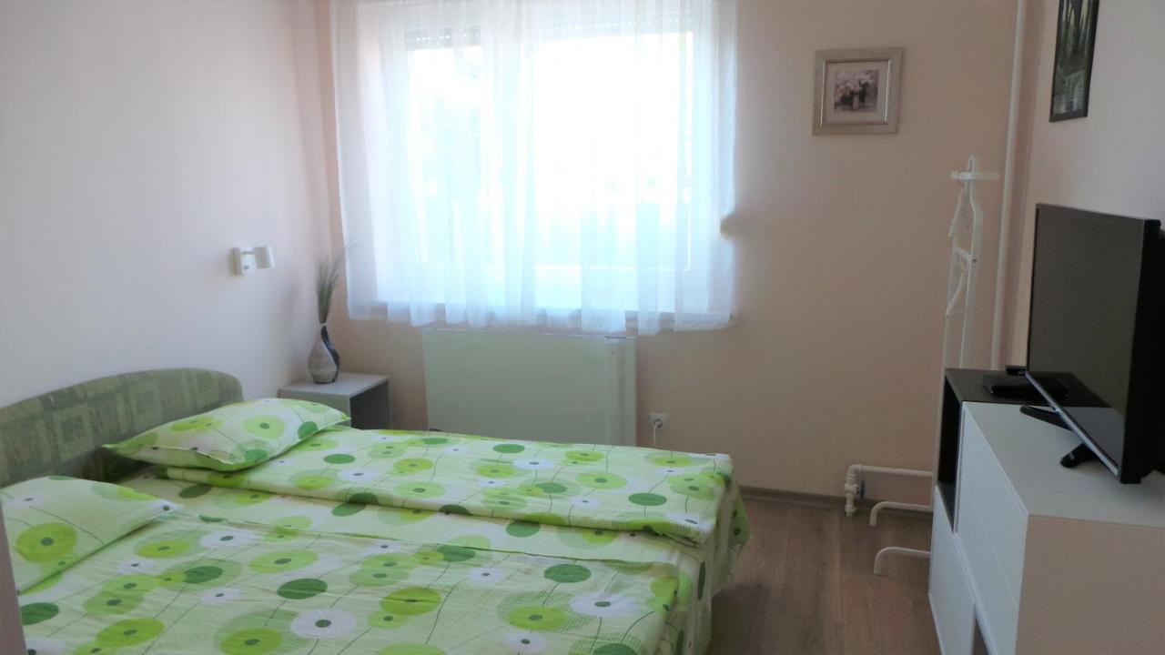Rozalia Apartman Дьюла Экстерьер фото